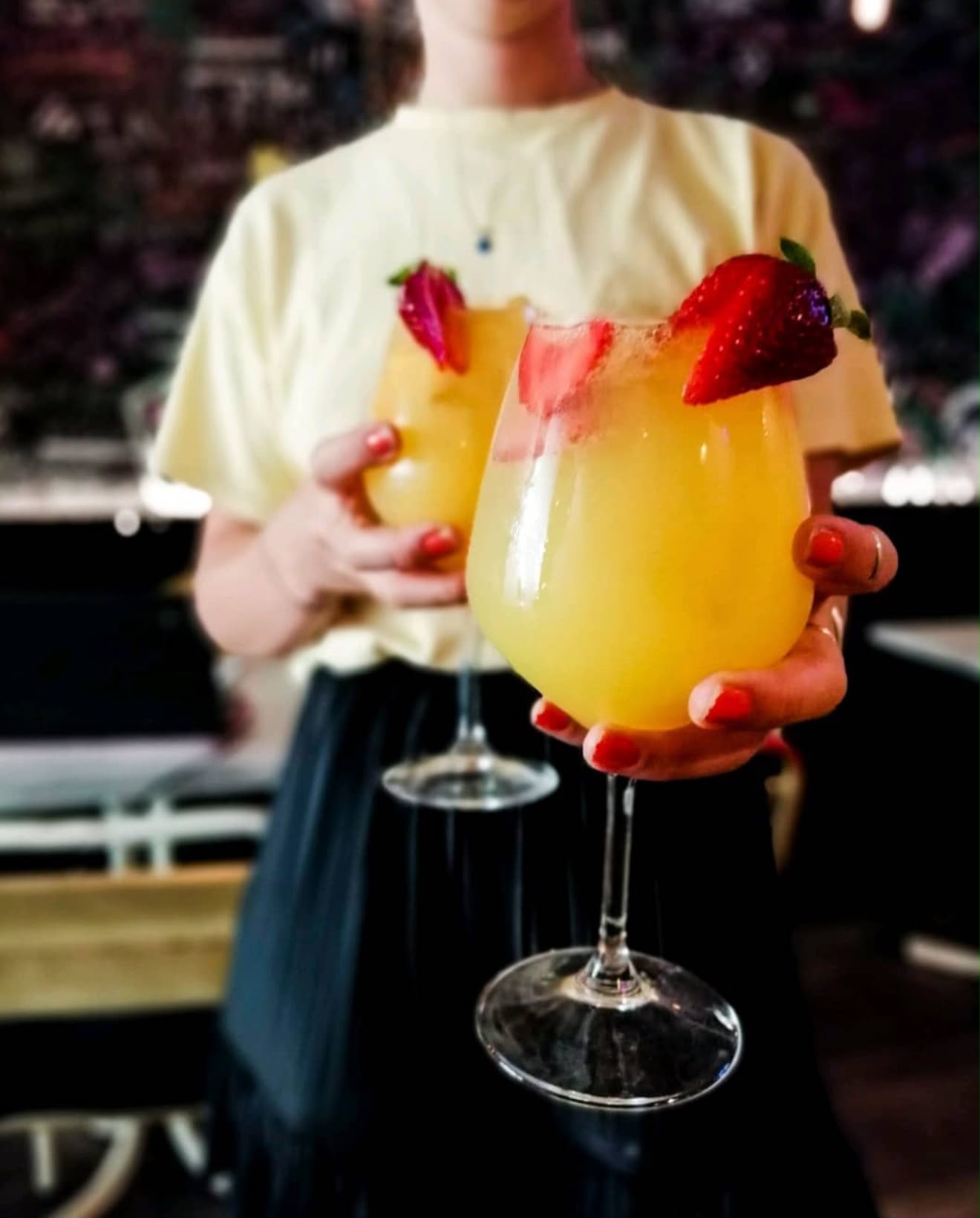 Cóctel tropical con fresa